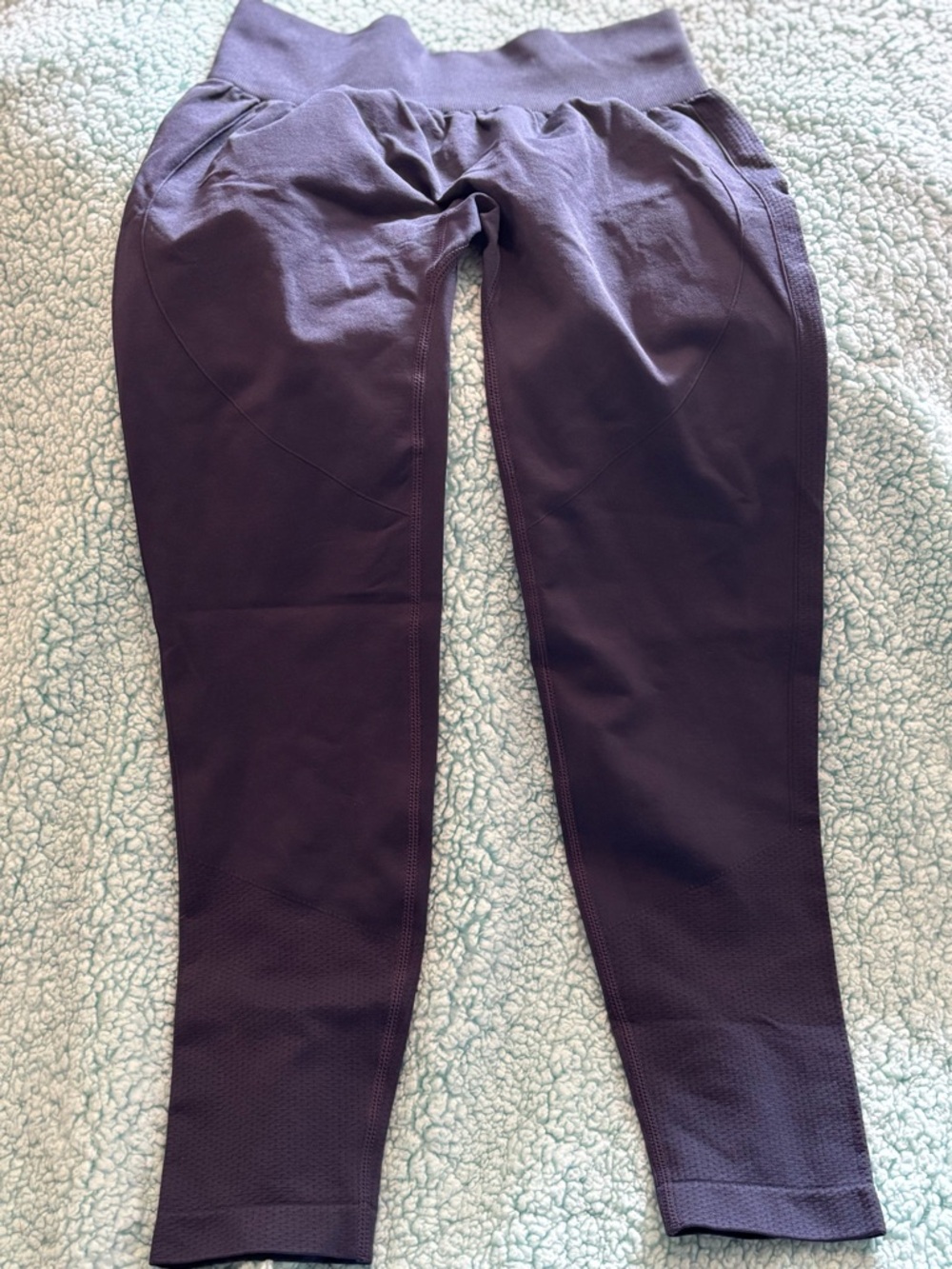 Halara's "butt crunch" or scrunch leggings